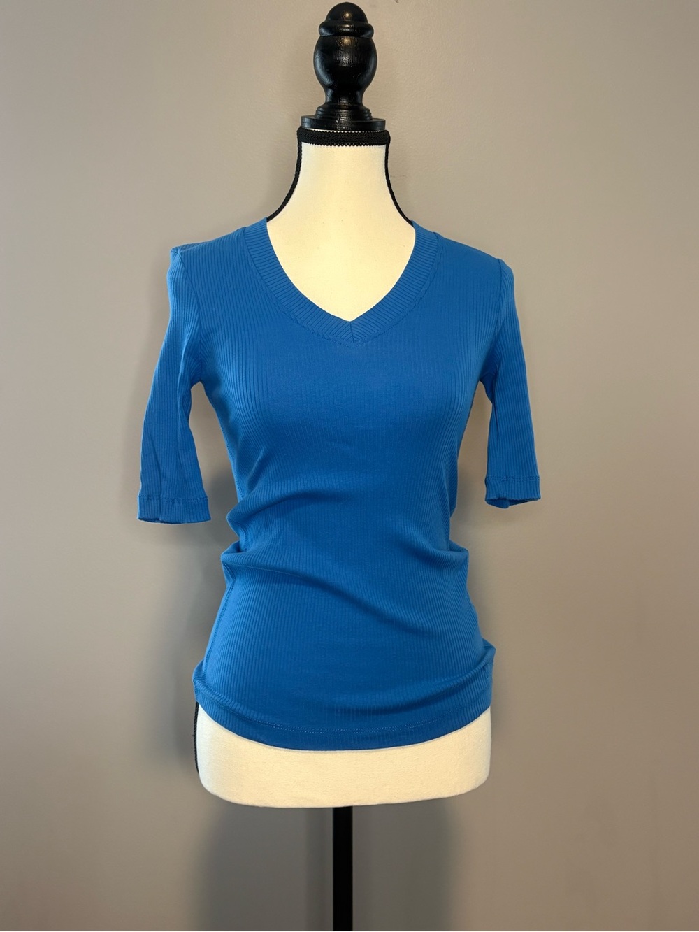 Women's V-Neck Ribbed Short Sleeve Tee in Bright Blue size XS by Inwear
